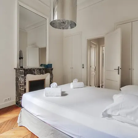 Saint Philippe Du Roule Apartment *