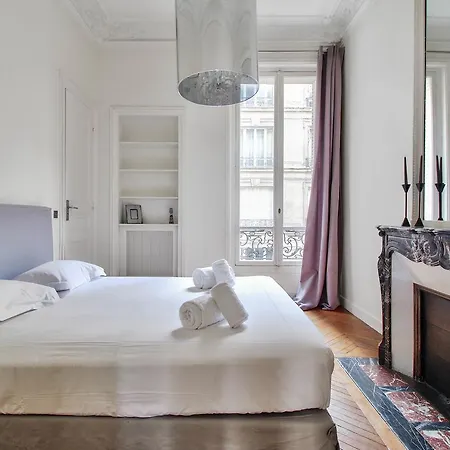 Saint Philippe Du Roule Apartment